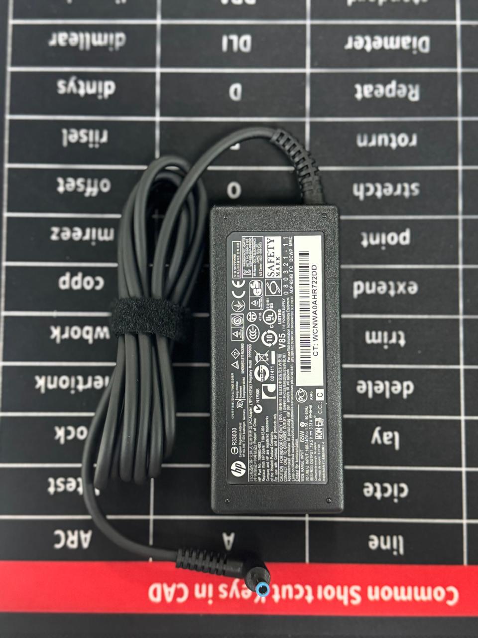 HP BLUEPIN ADAPTER 65W HP bluepin adapter 65W - Image 1