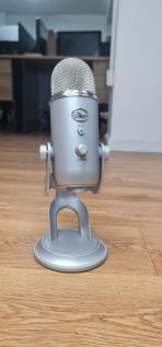 Logitech yeti podcast mic