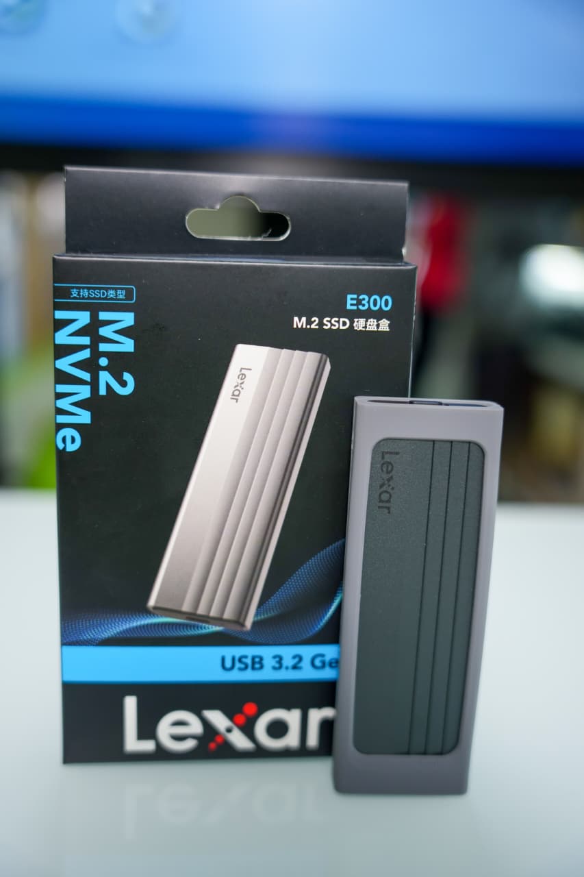Ssd casing with protective rubber SSD casing with protective rubber - Image 1